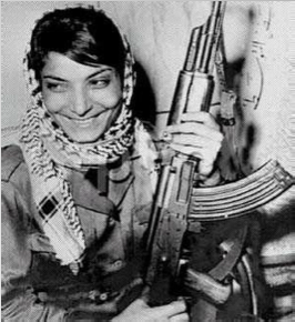 Fichier:Leila Khaled ak47.png