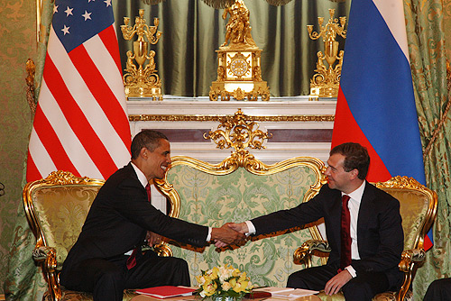 Fichier:Dmitry Medvedev with Barack Obama 6 July 2009-1.jpg