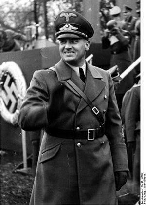 Fichier:Bundesarchiv Bild 121-0270, Polen, Krakau, Polizeiparade, Hans Frank.jpg