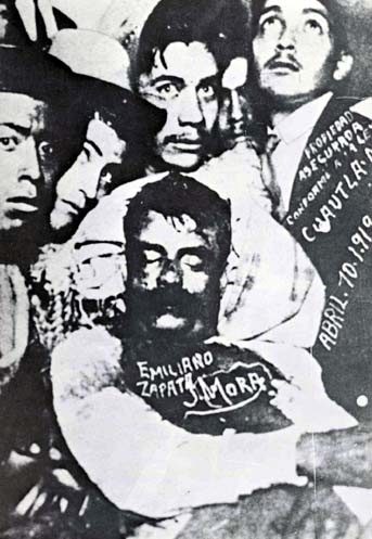 Fichier:El cadáver de Emiliano Zapata, exhibido en Cuautla, Morelos.jpg