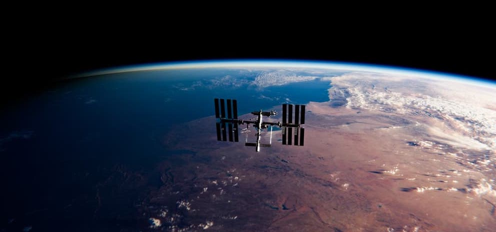International-space-station-orbiting-the-earth.jpg