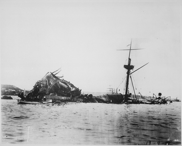 Fichier:Wreck of the U.S.S. Maine, ca. 1898 - NARA - 512929.jpg