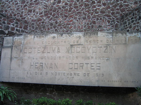 Fichier:Monumento de Moctezuma y Hernan Cortés.jpg