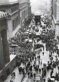 Fichier:Crowd outside nyse.jpg