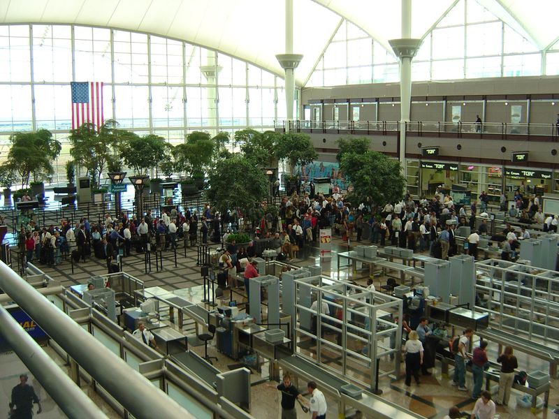 Fichier:Airport security lines.jpg