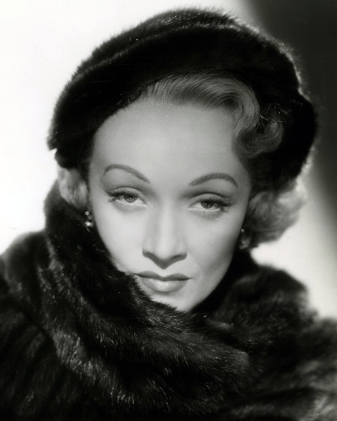Fichier:Marlene Dietrich in No Highway (1951) (Cropped).png