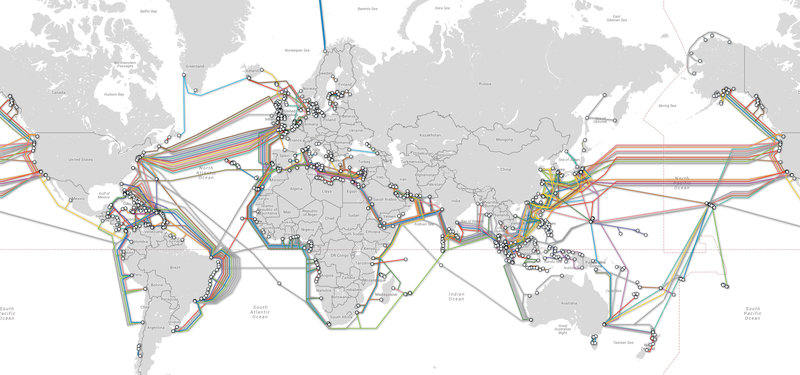 Fichier:Map Of Underwater Cables That Supply The Worlds Internet.png